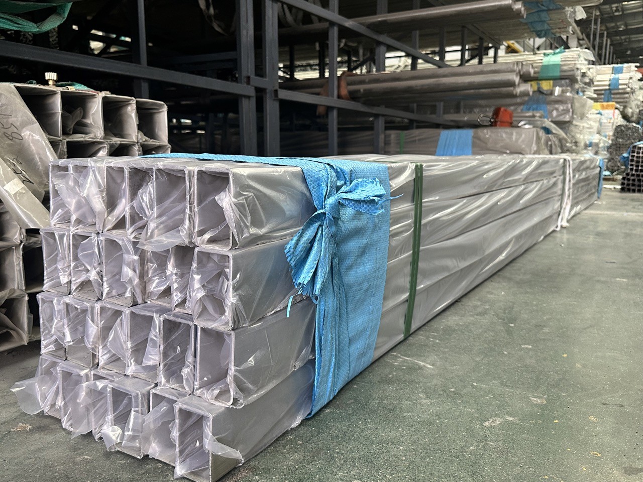 ASTM Beveled 15mm Stainless Steel Pipe Tube Oxidized Pickling