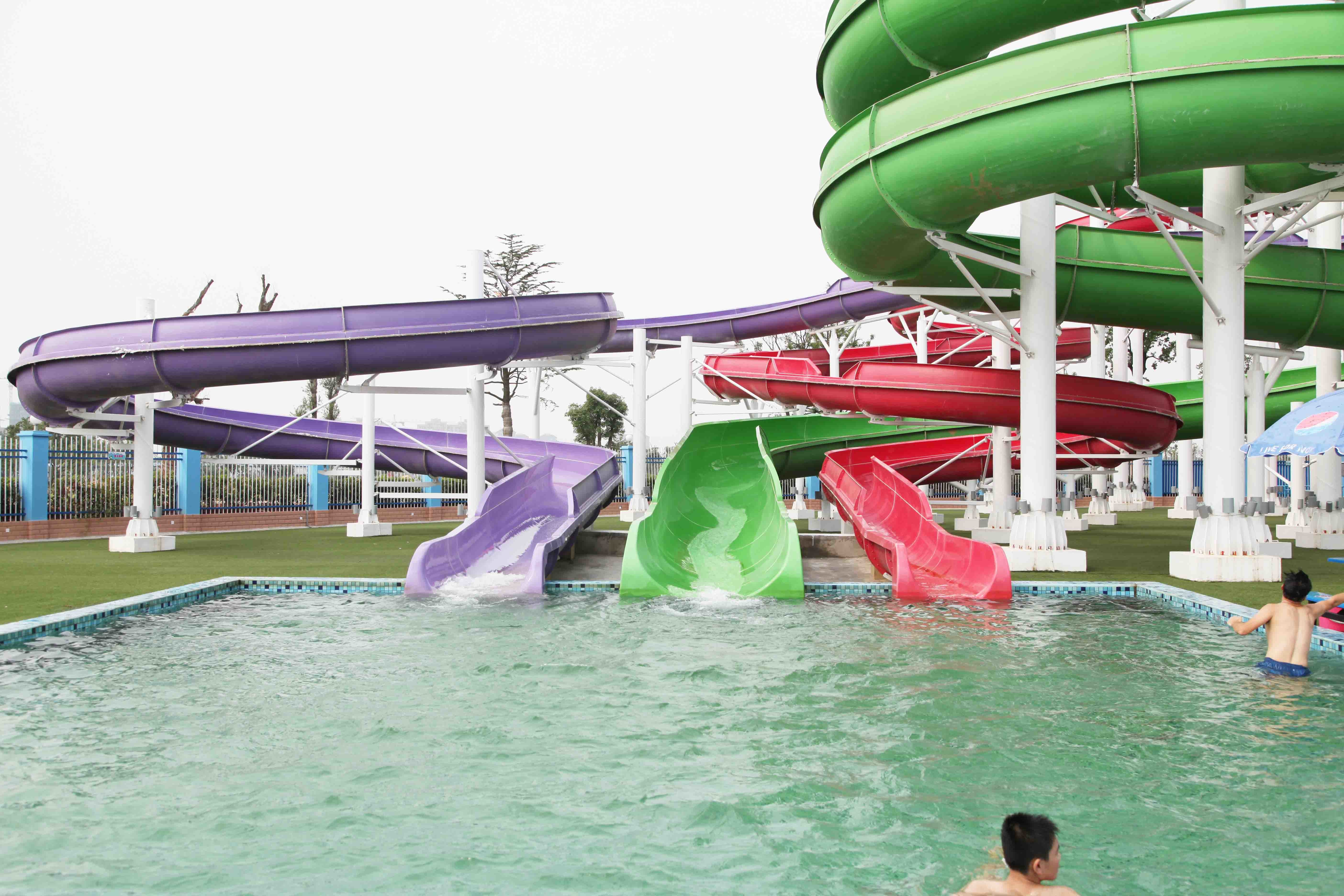 Exciting Waterpark Equipment / Fiberglass Water Slides With 304 Stainless Steel Screw