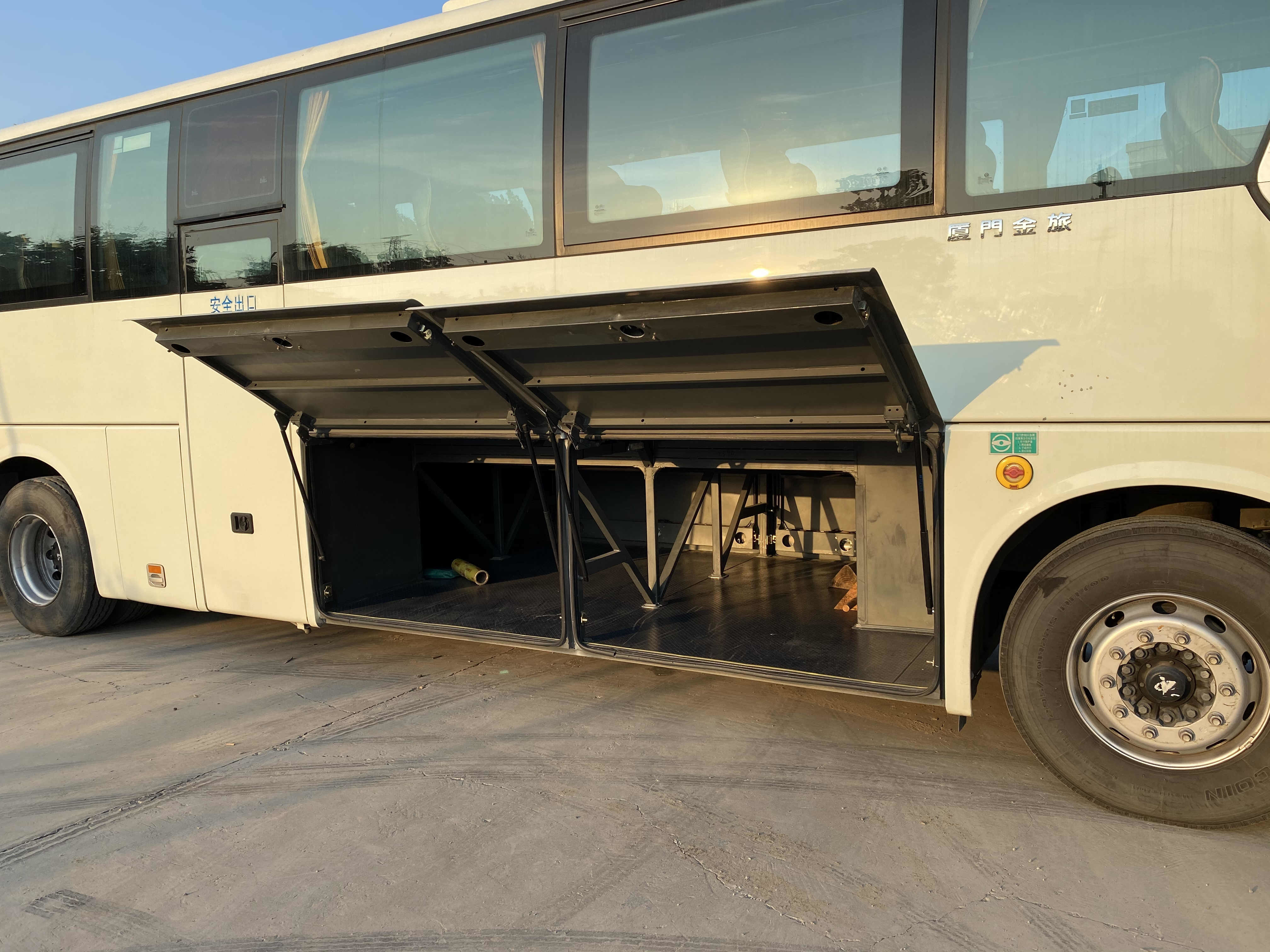 New Type Coach Bus Golden Dragon XML6122 52 Luxury Seats Double Doors Used Passenger Bus 12meter LHD