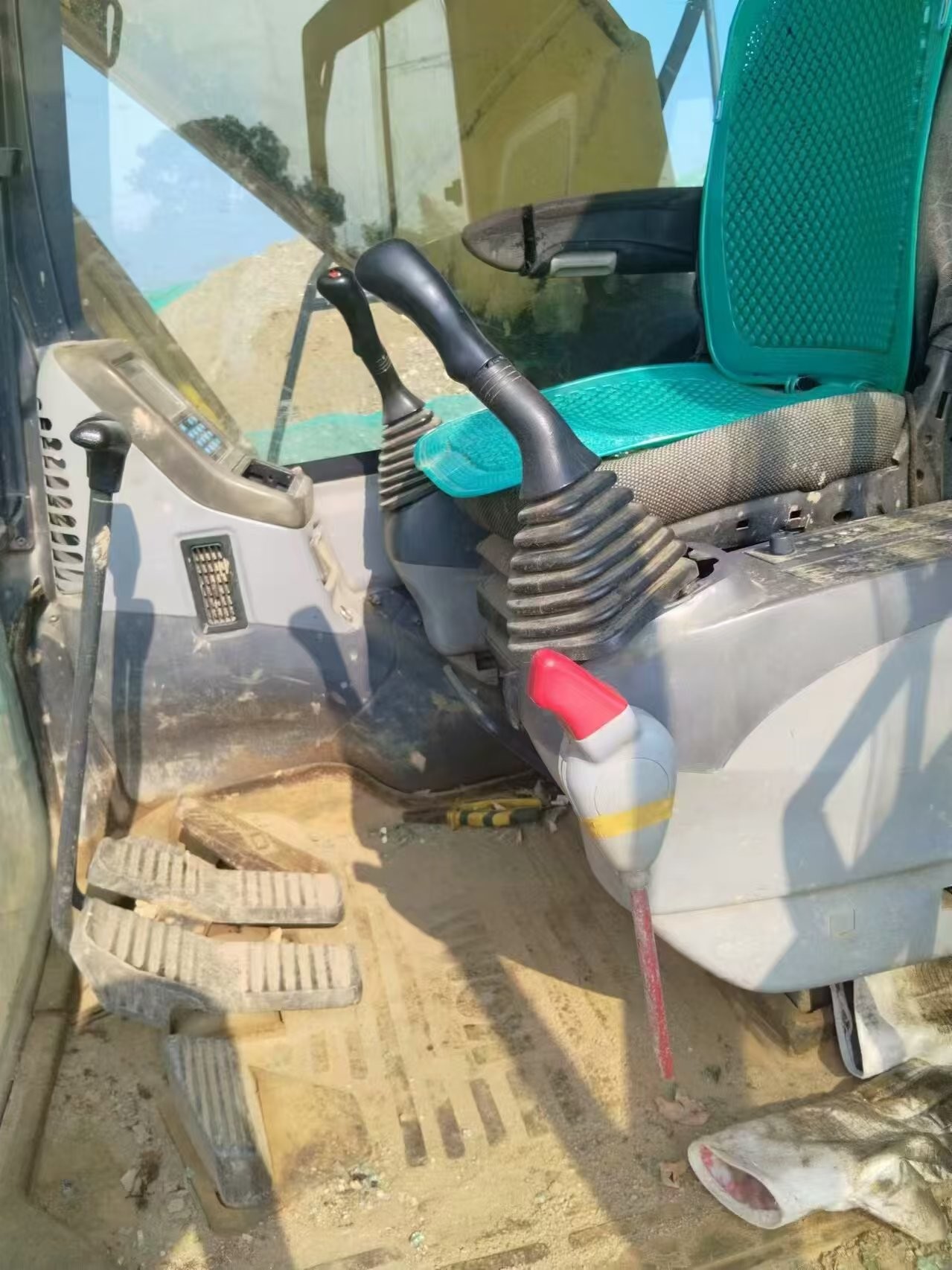 Second hand Komatsu 220-7 excavator, excavator produced in Japan