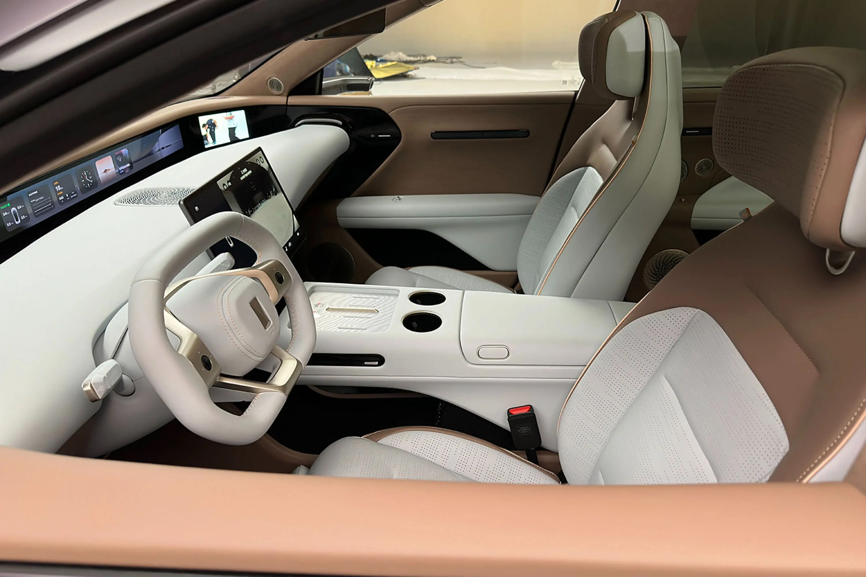 High Speed AVATR 07 Electric Vehicle Maximum Power 252 kW 343 Ps and Maximum Torque 365 Nm for Unbeatable Performance