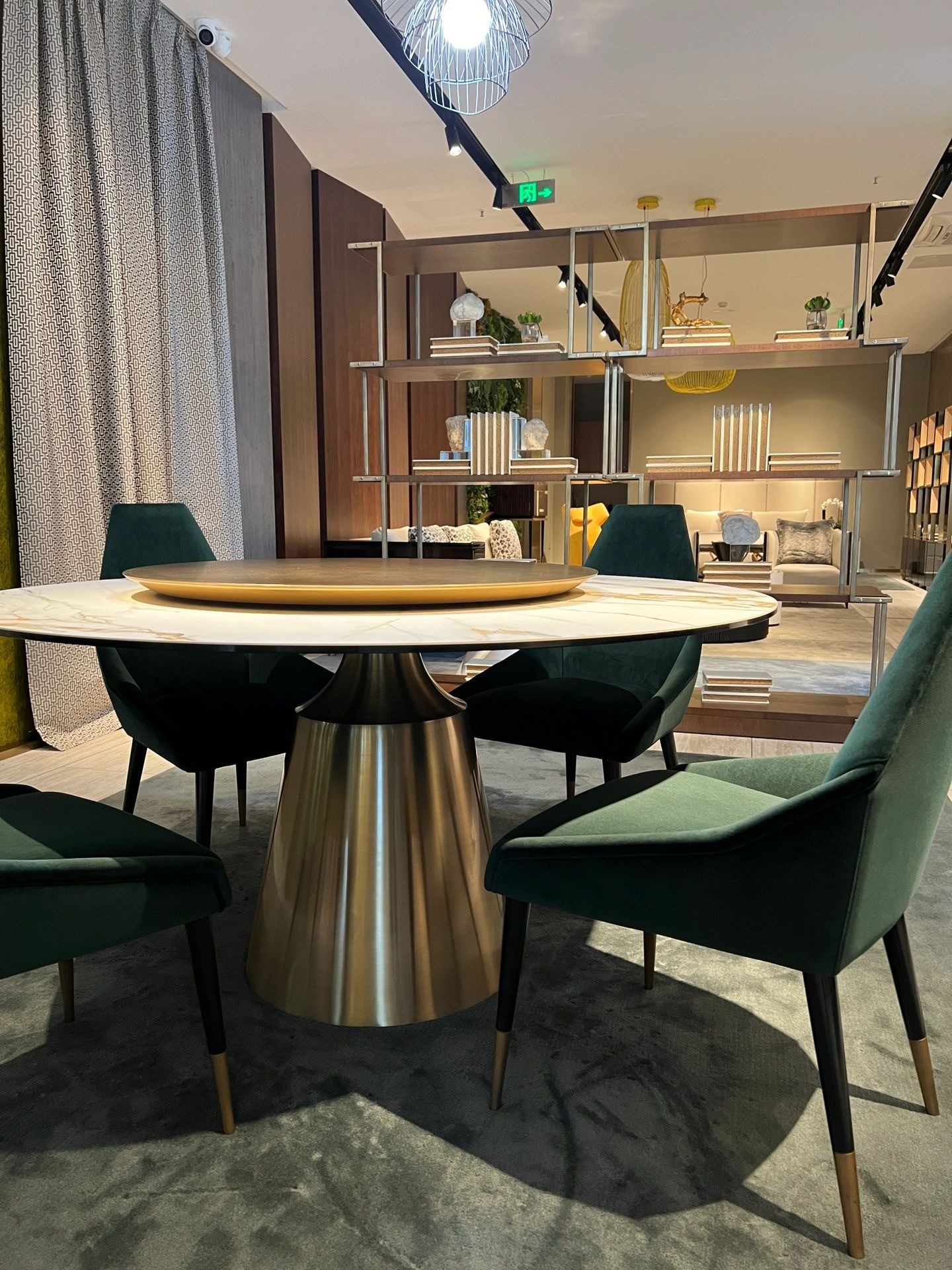 Comfort Meets Class Dining Table And Chair Sets For Hotel Home Restaurant