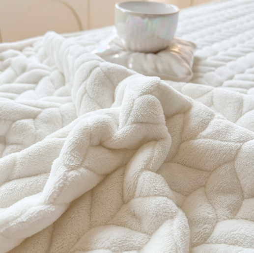 Single Bed Coral Velvet Bedspread with Lace Padding Anti-Static Cotton Flannel Bed Skirt