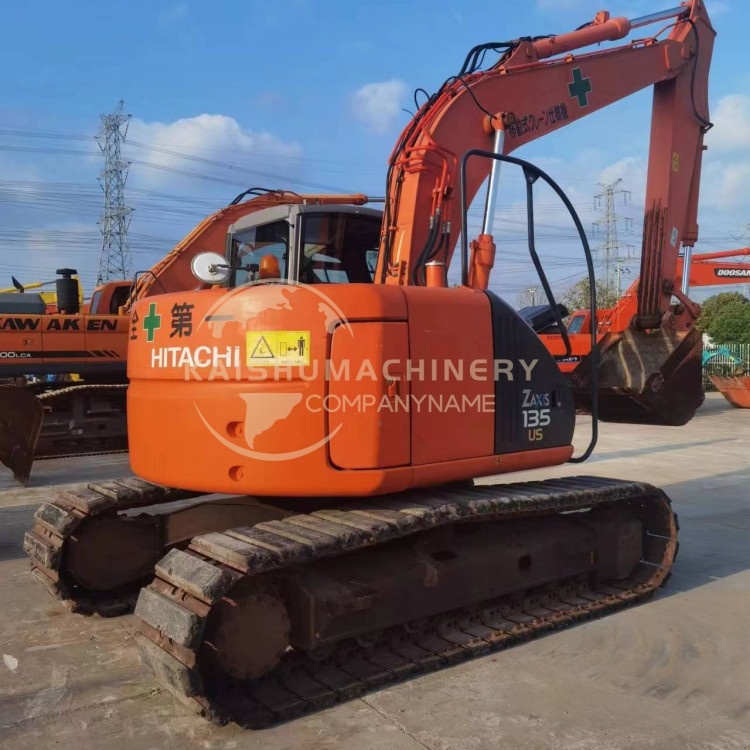 Good Condition 12 Ton Hitachi ZX 135 Excavator with Original ISUZU Engine from Japan