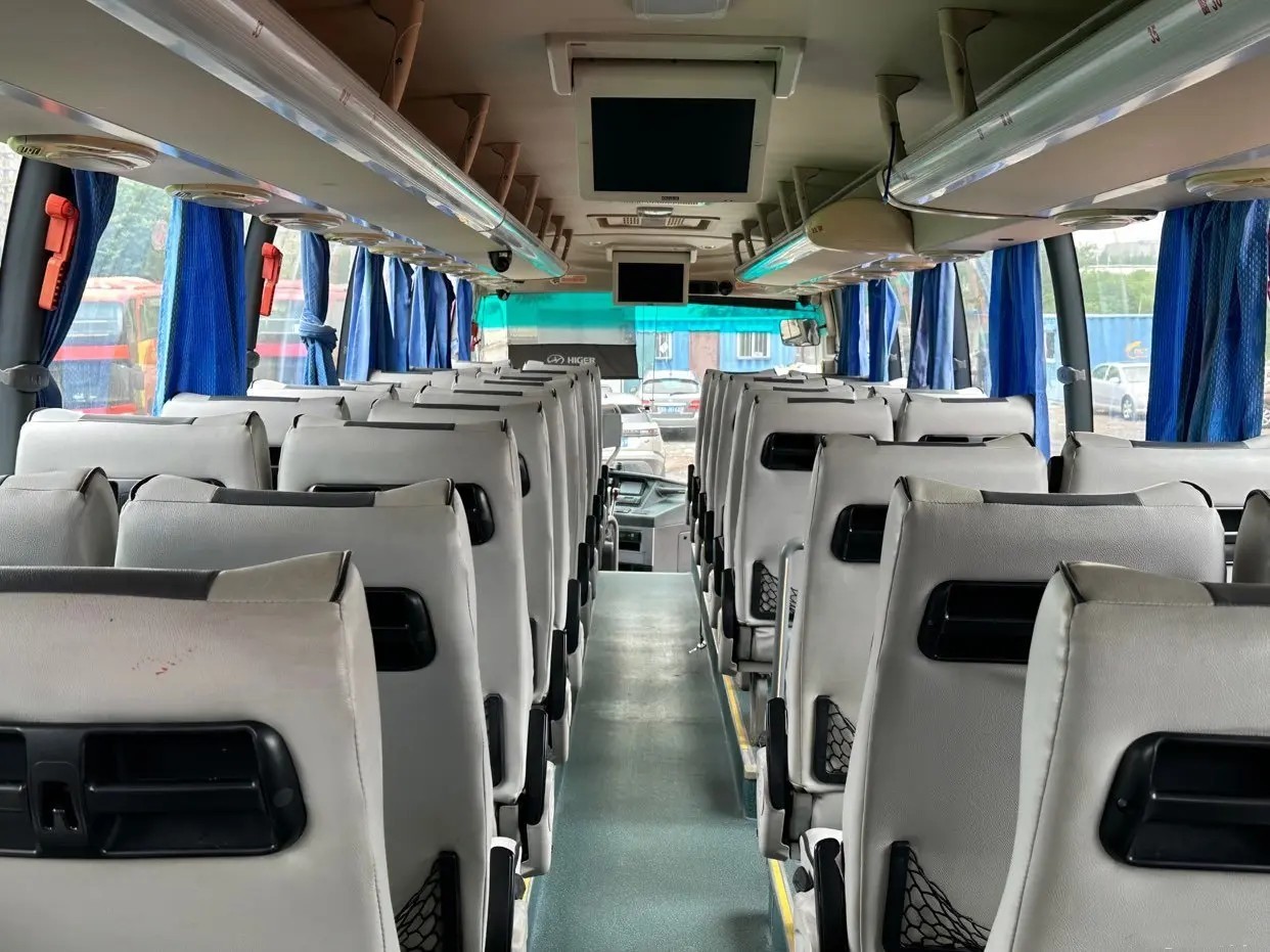 Used Commercial Bus 49 Seats Luggage Compartment 2 Doors Sealing Window With A/C 2nd Hand Higer KLQ6112