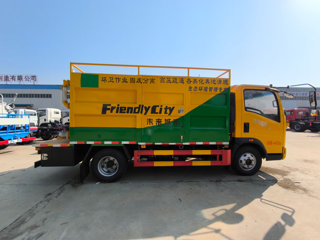 Factory Directly Sells HOWO Brand 4*2 Multi-Purpose Sweage Suction Trucks for Municipal Sanitation Cleaning