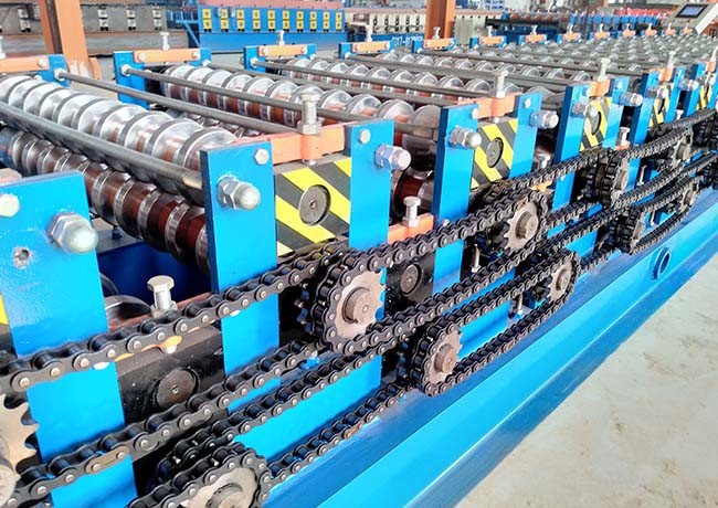 Two Designs Roofing Sheets Roll Forming Machine Size 6500*1500*1500mm Weight 4.5 Tons