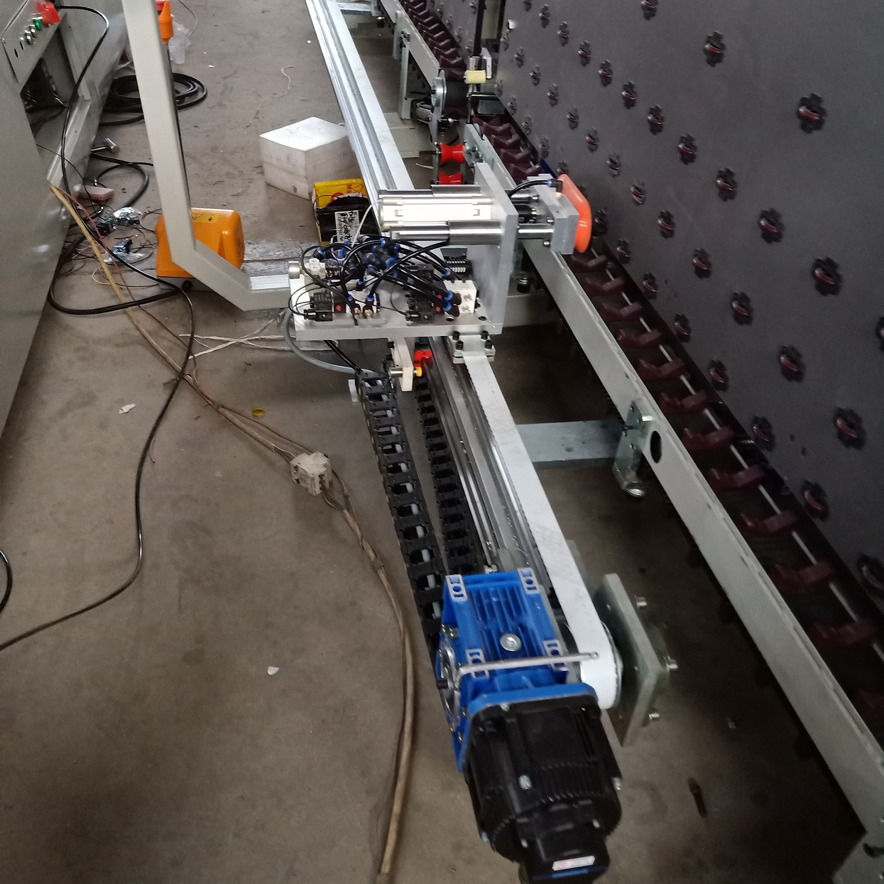 Automatic insulating glass sealing robot industrial double glazed glass sealing equipment