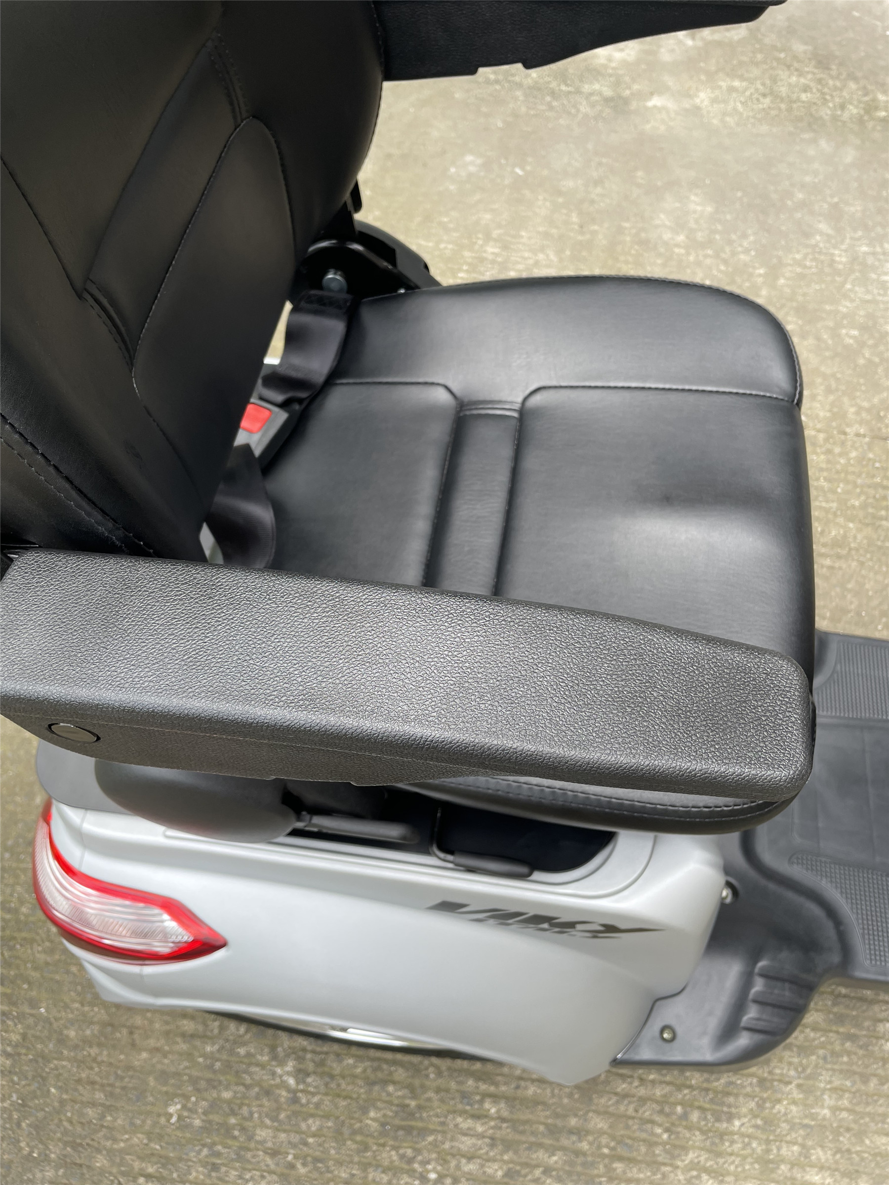 48V 500W 3 Wheel Electric Mobility Scooters With Seat TUV CE EMC Certificated