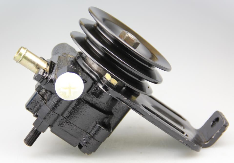 4JA1 4JH1 Steering Pump 8979466970 Isuzu TFR TFS DMAX Pickup Power Steering Pump With Bracket And Pulley