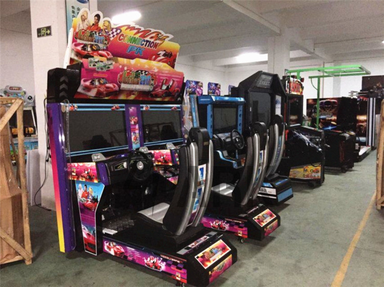 OutRun Arcade Game Review - Cabaret version - Classic Arcade Racing Game Review