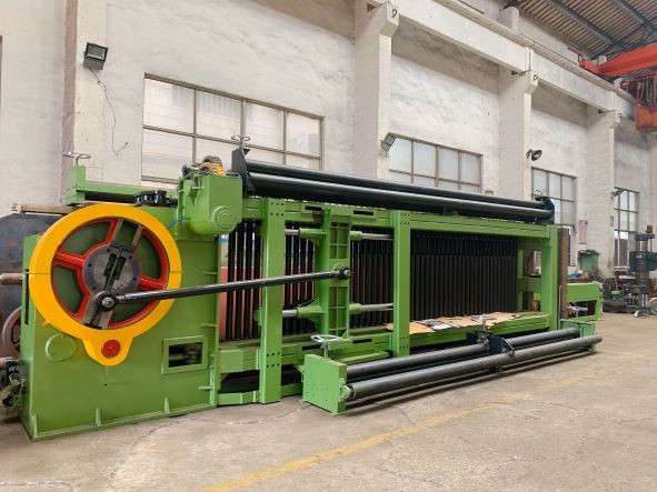  Customized 2000mm Width 15kw Hexagonal Mesh Machine Galvanized Double Twist Gabion WireNetting Manufactures