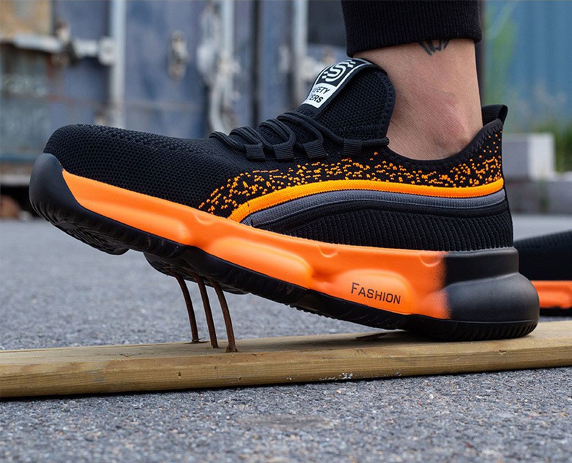 Black Comfortable Kevlar Mid Sole Anti-stab Work Shoes With Steel Toe Breathable Flying Knit