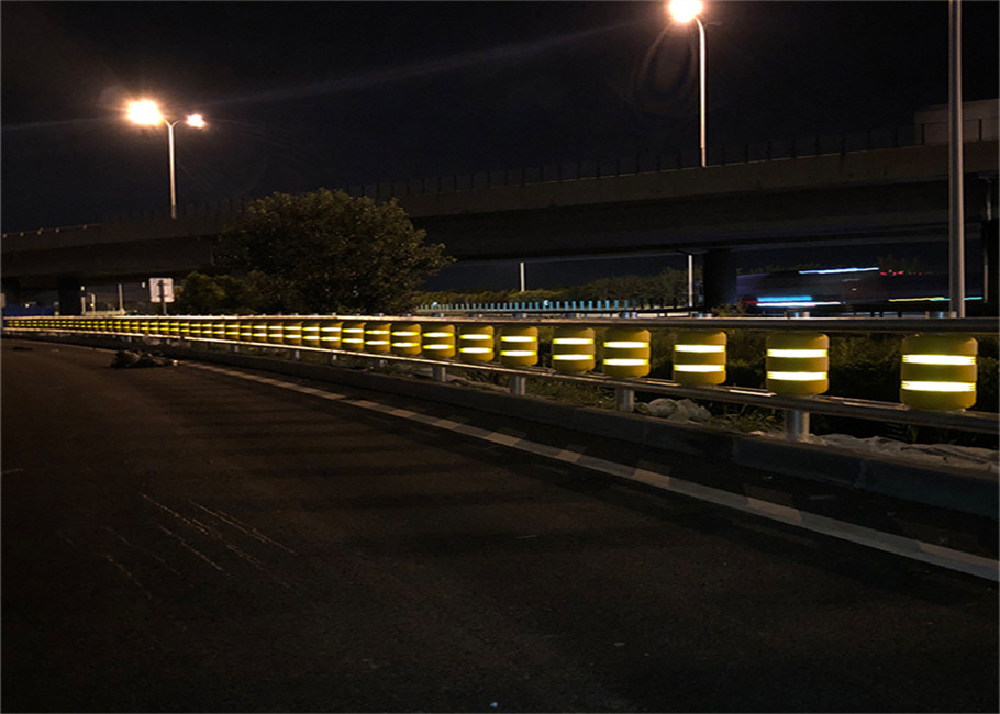 Roadway Safety Rolling Guardrail Barrier with EVA Q345 Material