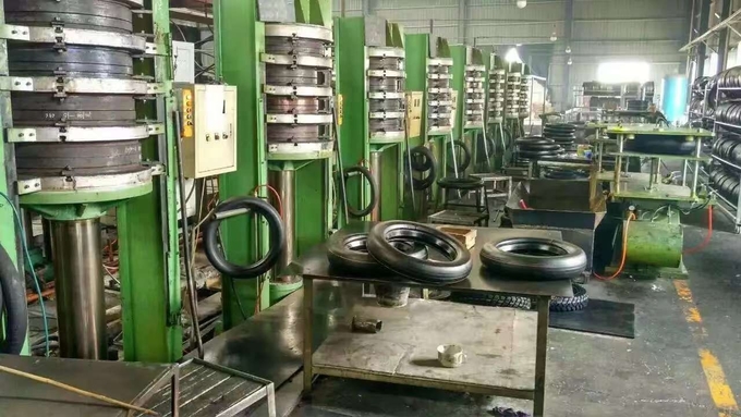 Customized Motorcycle Tire 4.00-10 90/90-17 90/90-18 100/90-17 110/90-16 off-Road Tire