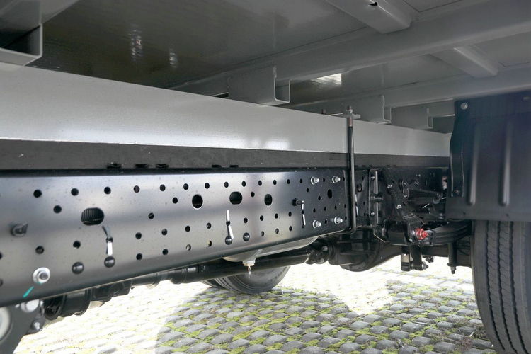 Low Price Good Quality Single Row Cabin 2.5Tons JMC Van Body Truck For Sales