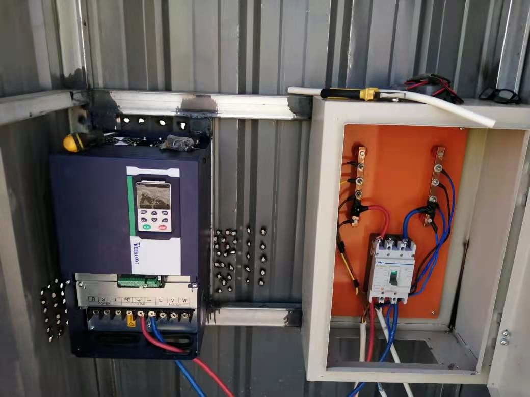 Low Voltage/Over Voltage Protection 4kw 5.5kw 7.5kw MPPT VFD Solar Pump Inverter