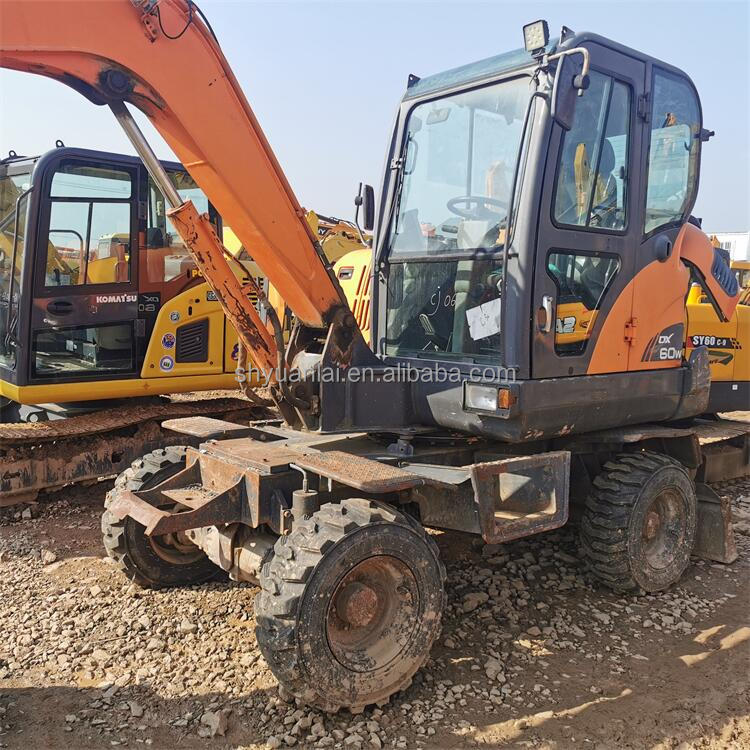 5550kg Operating Weight Second Hand DOOSAN DX60W Excavator for Energy-Saving Crushing