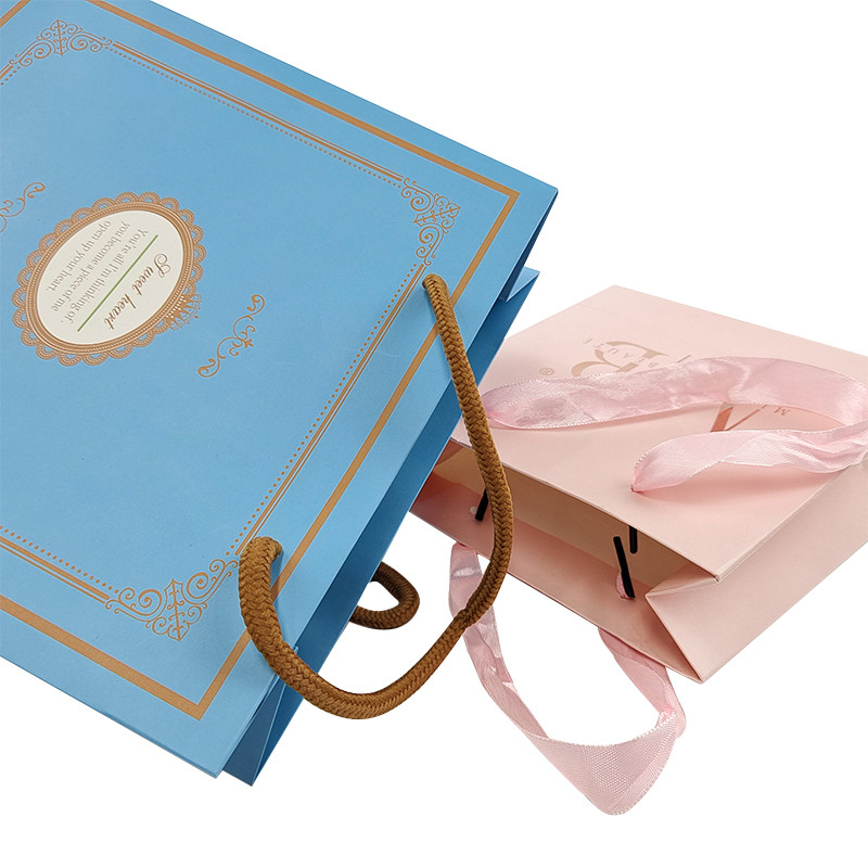 White Kraft Paper Shopping Clothing Cosmetic Perfume Gift Bag Luxury Handle Custom Logo Printed Paper Bag for Clothes