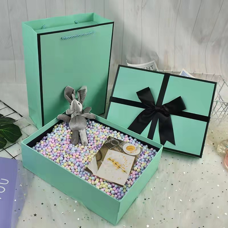 4C/UV/Lamination/Embossing/Stamping Surface Finish on Personalized Gift Box