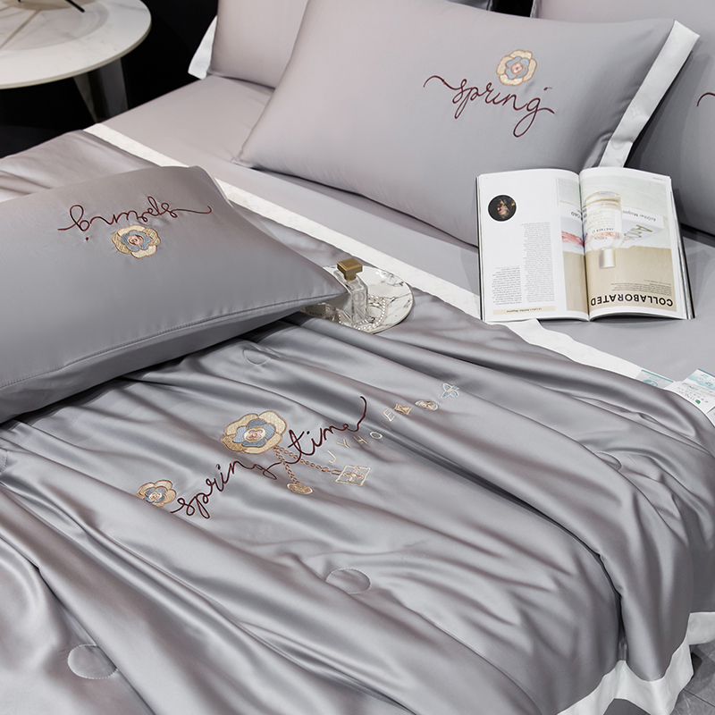 Light Summer Quilt Set Of 4-piece Sheet Luxury Bedding Set With Cold Advantage 2.5-3 kg