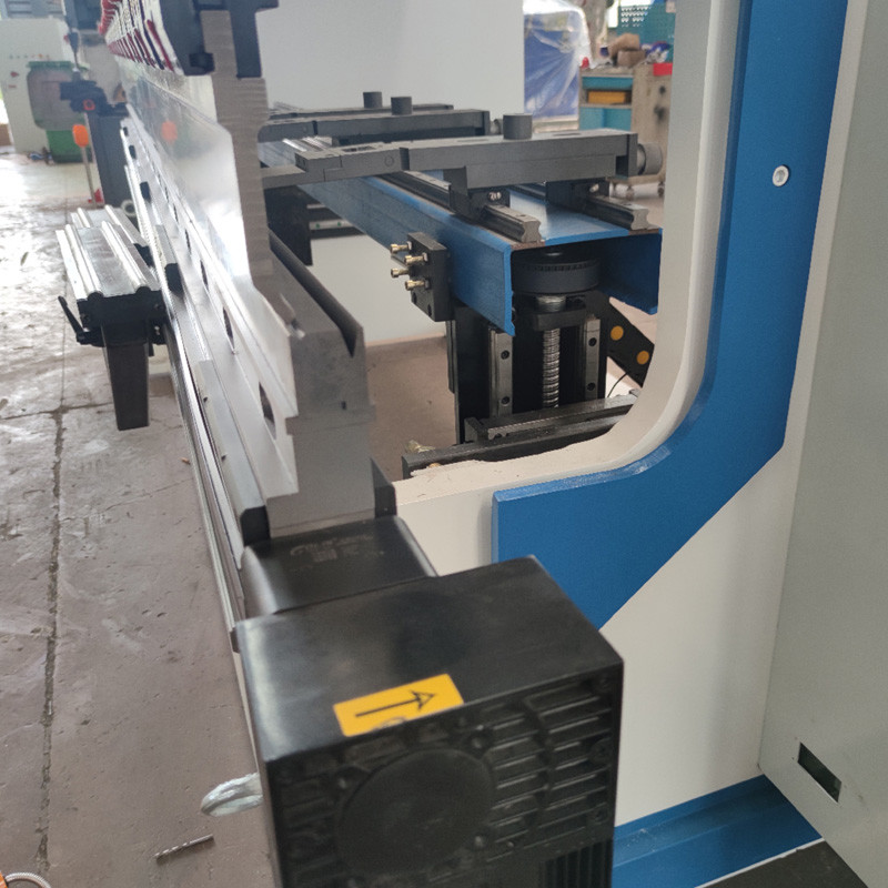 1300kn 7.5kw Hydraulic CNC Press Brake Custom Bending Machine Delem DA58T 4 + 1 Axis