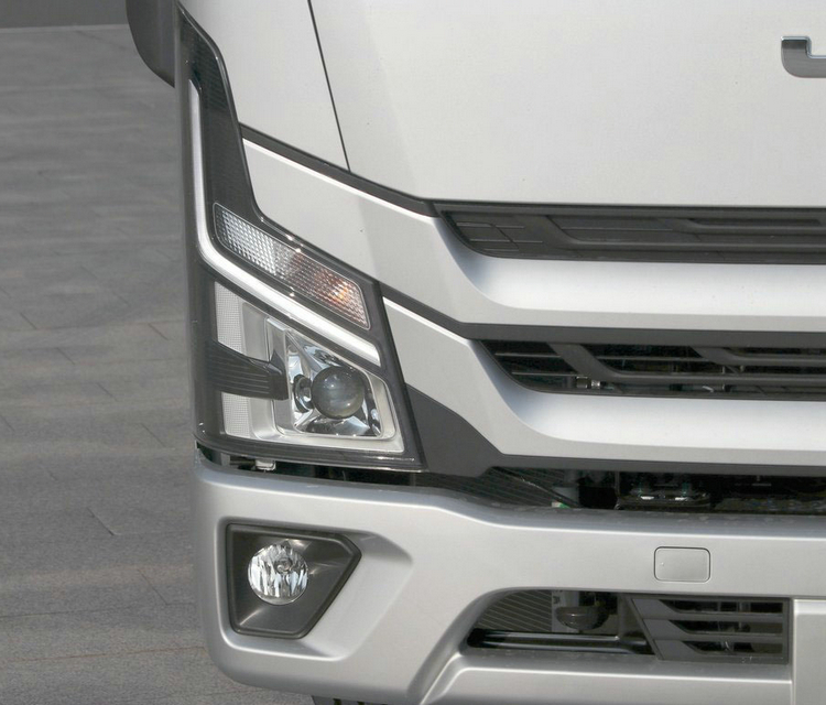 Low Price Good Quality Single Row Cabin 2.5Tons JMC Van Body Truck For Sales