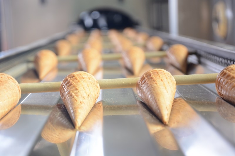 1.5kw Waffle Cone Production Line / Ice Cream Cone Baking Machine with Double Layered Panel Door