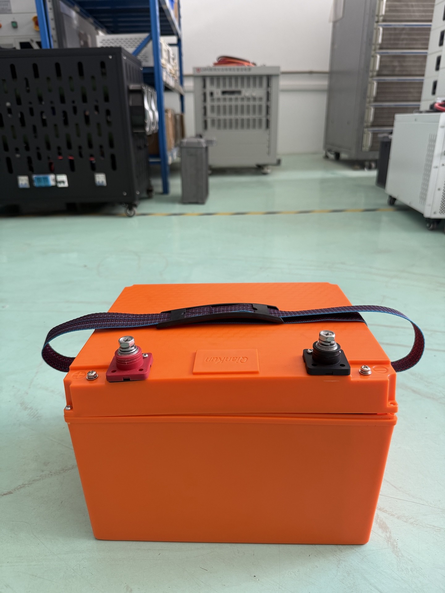 Compact and Lightweight 25.6V 100Ah LiFePO4 Battery for Easy Installation in Various Applications