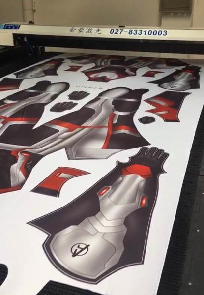 Laser Cutting Machine for Printed Fabric Banner Flag Tradeshow Jersey Cycling