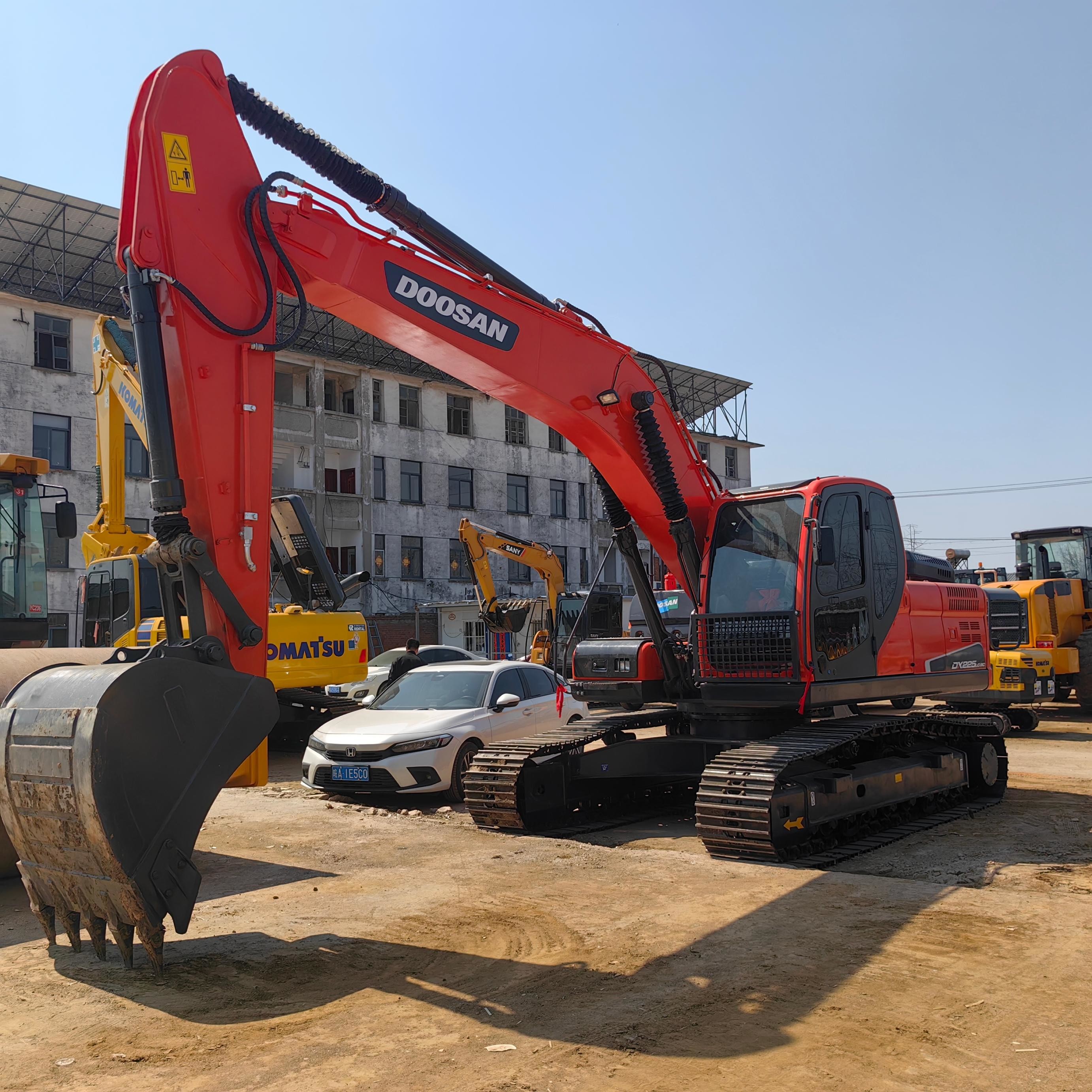 Korea Brand Doosan DX225 Used Excavator 22 Ton Crawler Hydraulic Digger with 1.28m³ Bucket Capacity