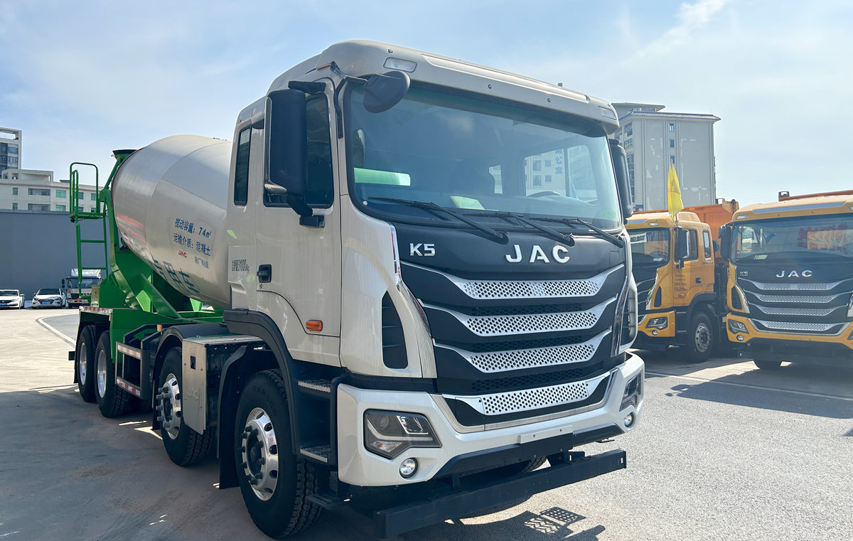Jianghuai Geerfa K5W Cement Mixing Truck 350 Horsepower 8X4 Concrete Cement Mixer