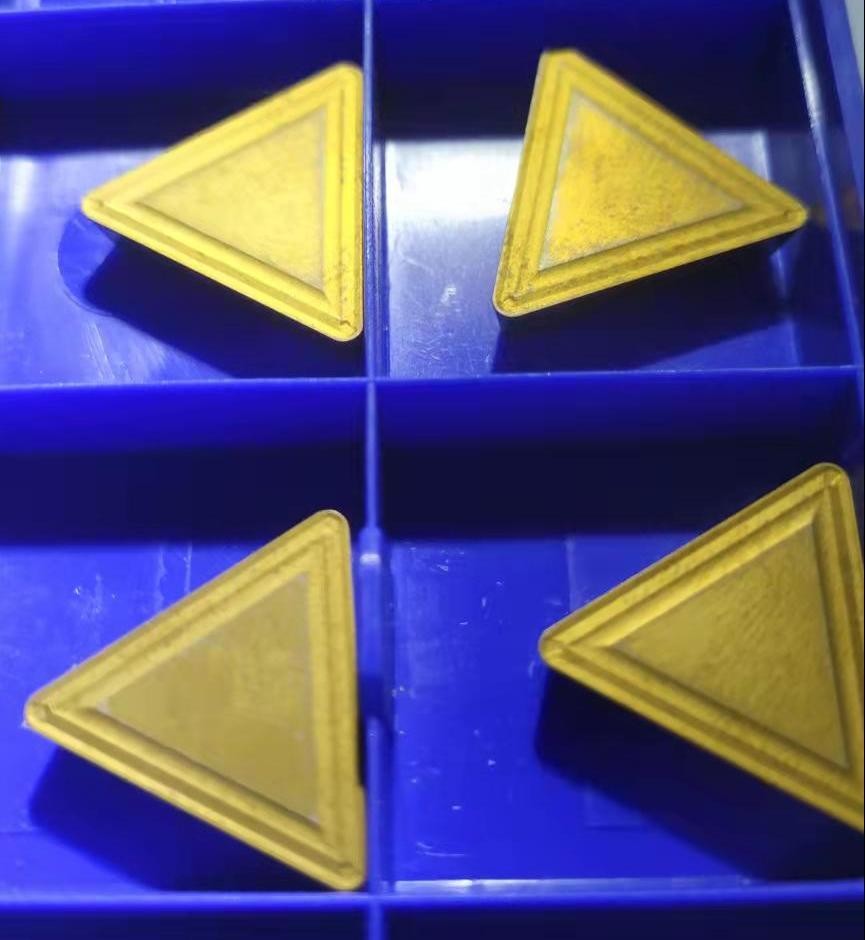 Clip On Cemented Carbide Cutting Tools YBM251 Golden Color