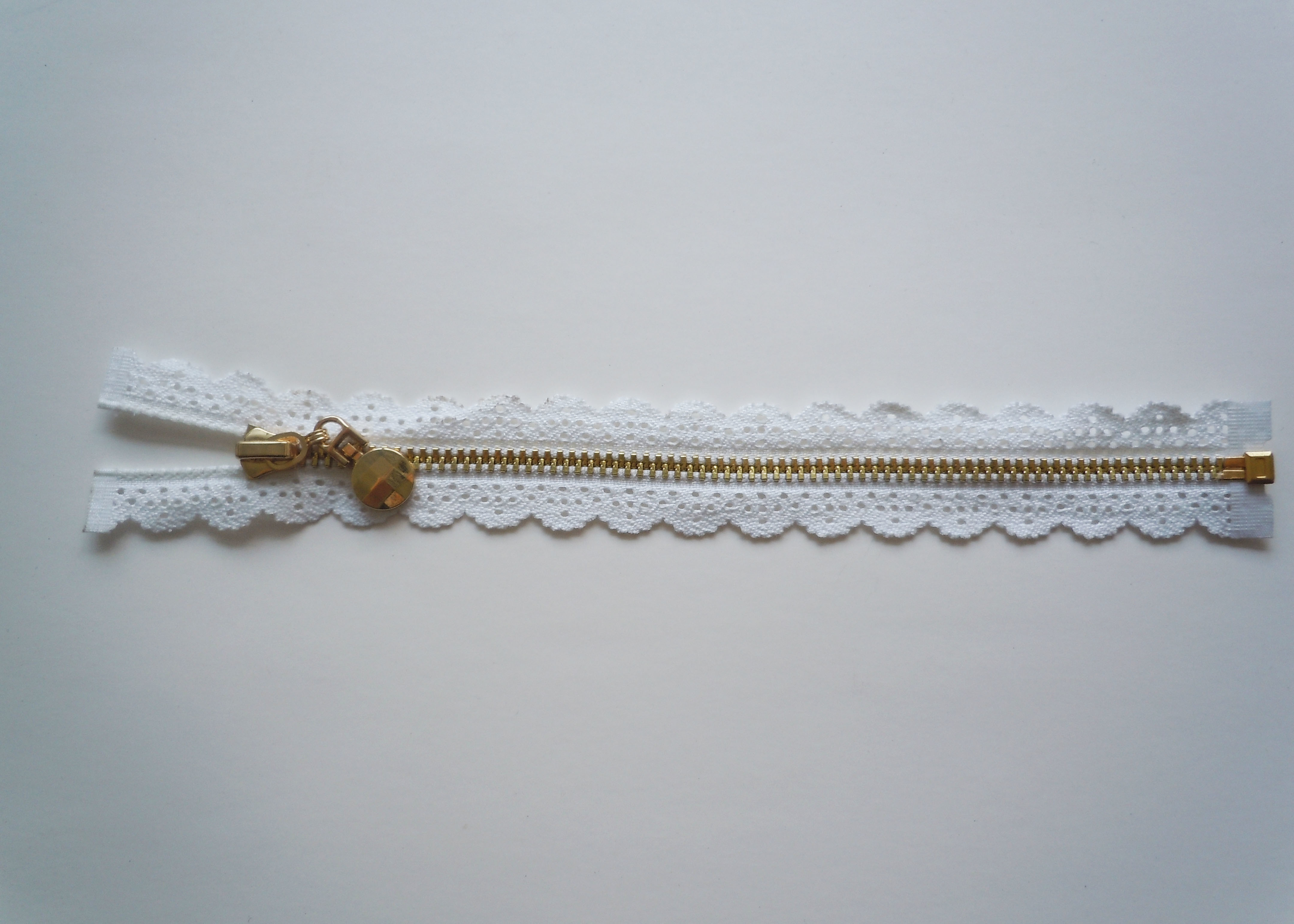 Beautiful Lace Nylon Zippers Invisible Zipper For Readymade Garments Wholesale Market