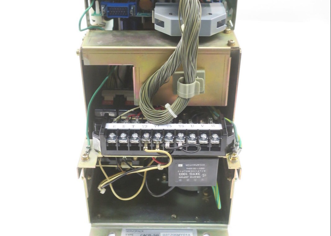 YASKAWA CACR-SR03TZ9SMY01A SERVO CONTROL SERVOPACK CONTROLLER CACR-SR SERIES