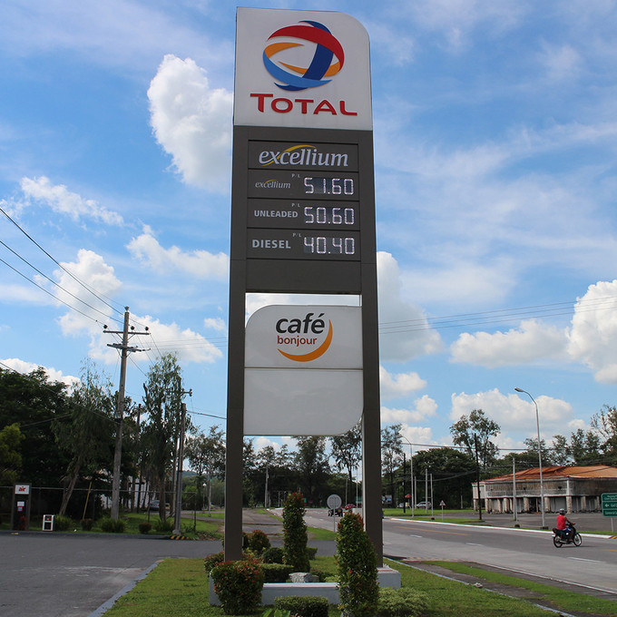 SUS Illuminated Parking Custom Pylon Signs For Companies