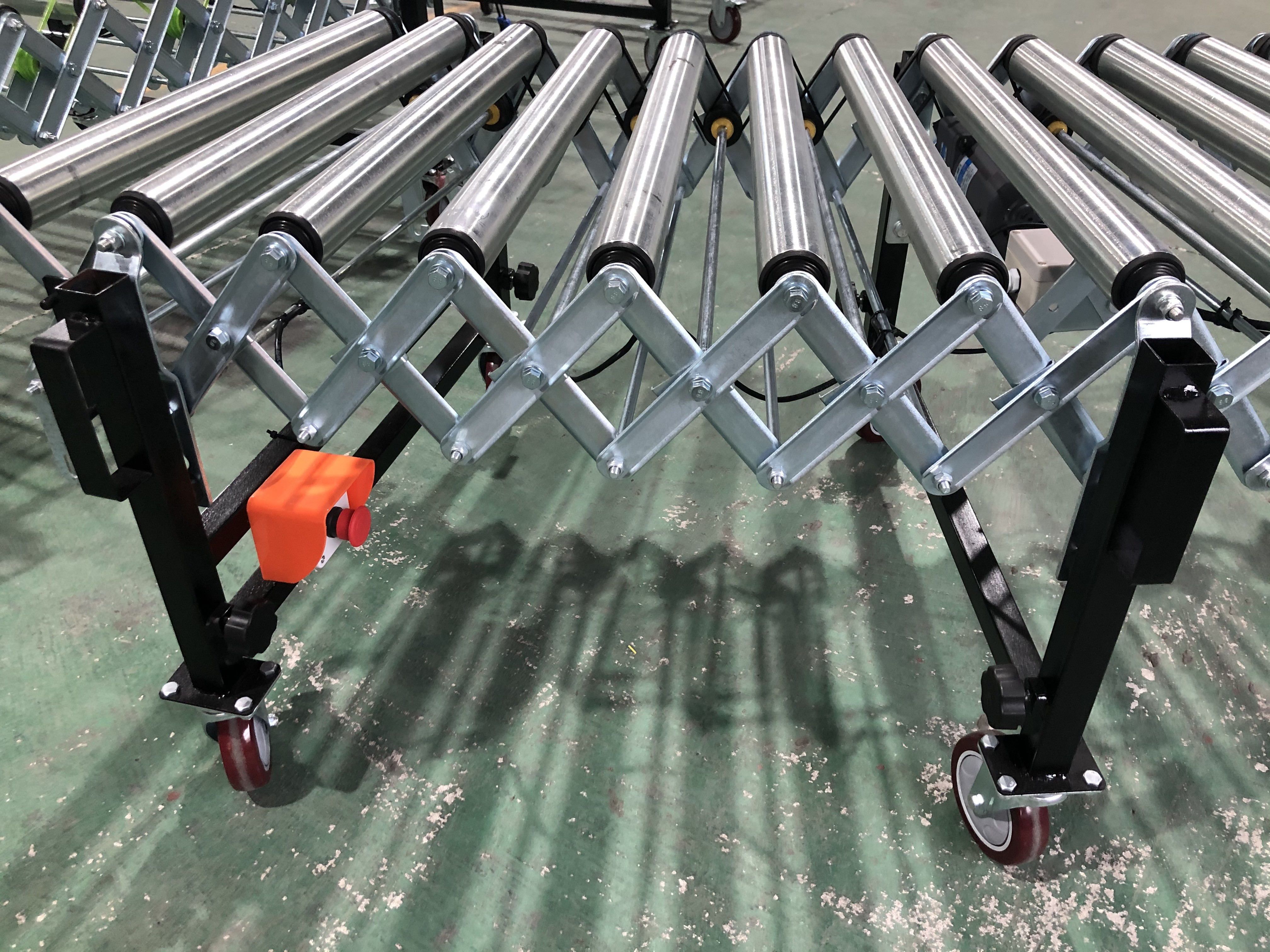 2021 China Professional Heavy Duty Galvanized Flexible Powered Roller Conveyor