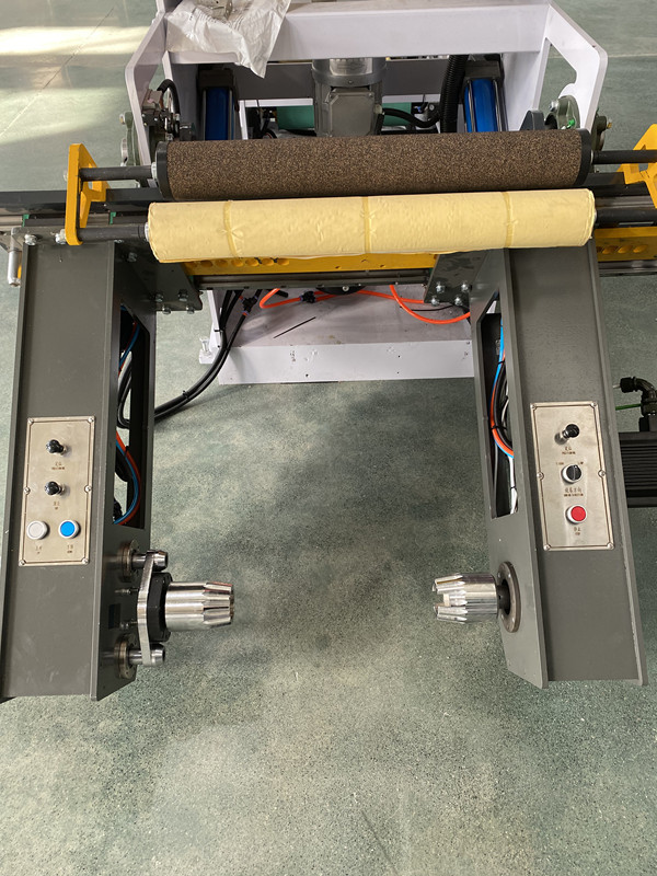 Plastic Film Sanitary Napkin Gusset Machine