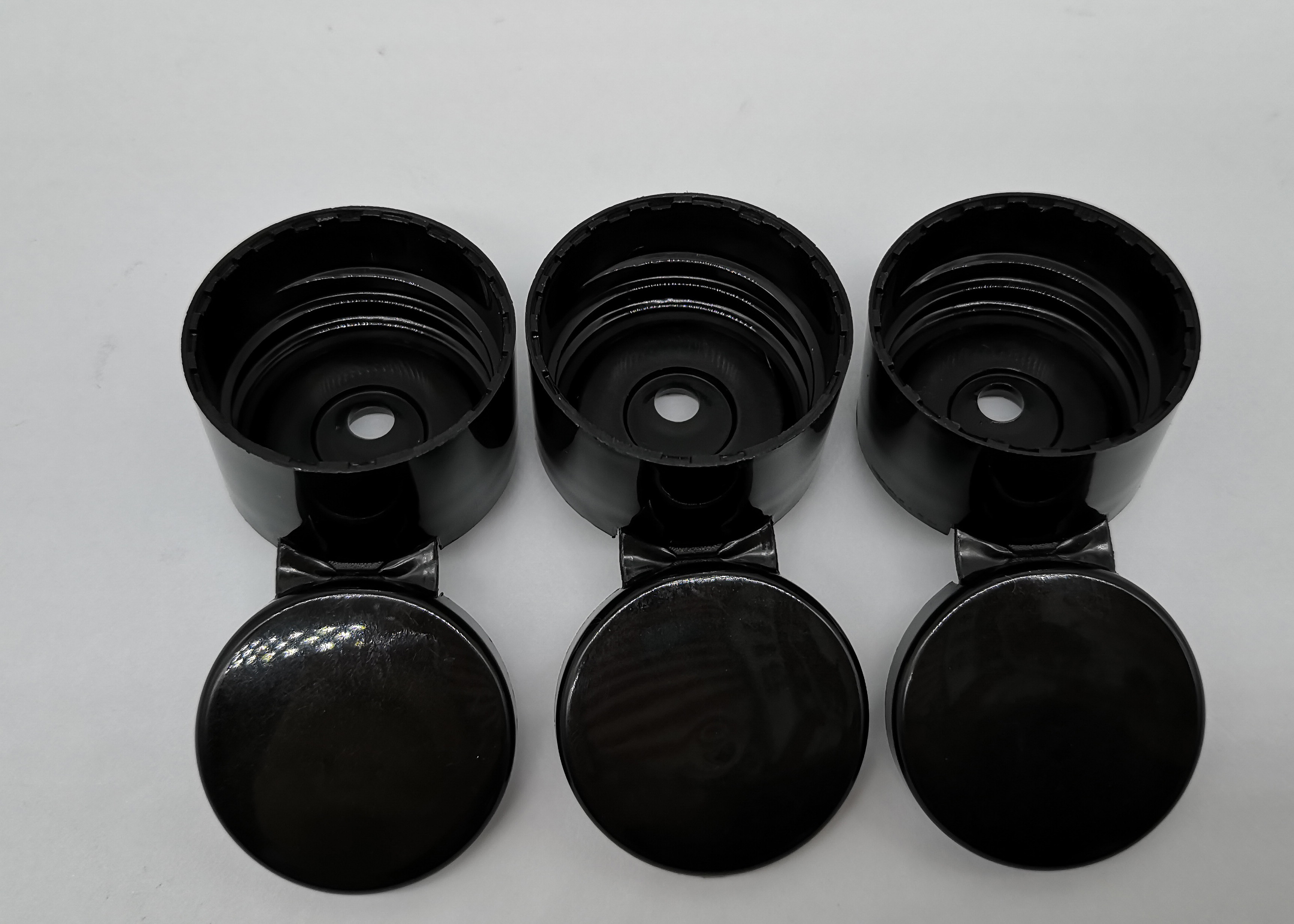 Black Cosmetic Bottle Caps 20 MM 24 MM Flip Top Dispensing Caps