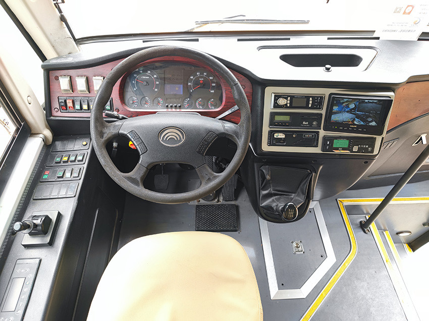 Yutong 41 Seats Used School Buses Diesel Fuel Produced In August 2014