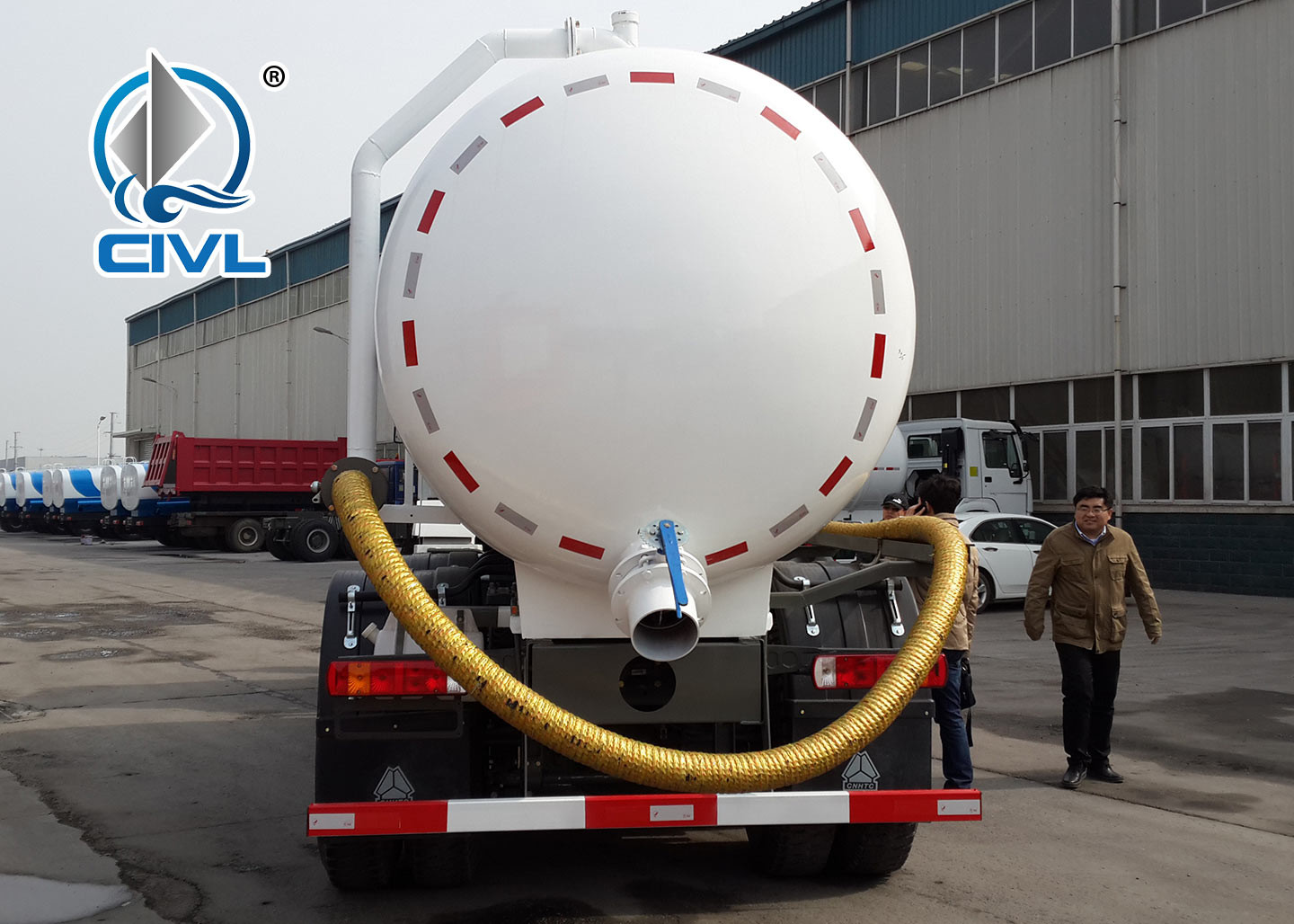 290HP 336HP Sewage Vacuum Truck 6 X 4 , SINOTRUCK HOWO White Truck
