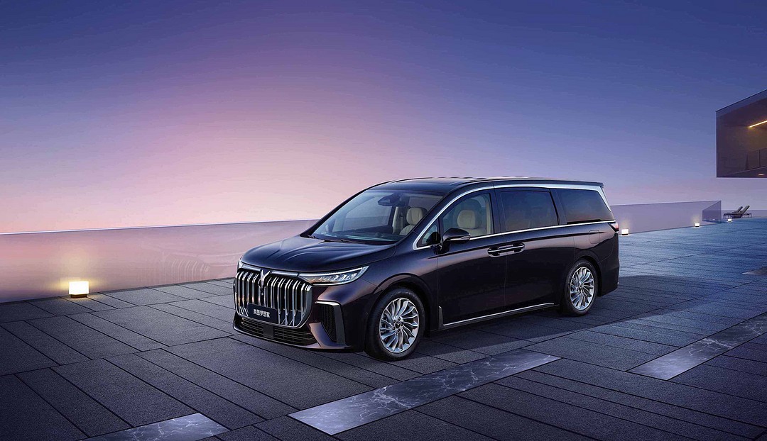 Luxury Seating EV Car MPV Dongfeng Voyah 4WD Electric Cars For Family Or Business Car 2023 Model VOYAH Dreamer 7 Seats