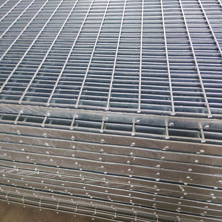 657/30/100 Heavy Duty Steel Grating Hot Dip Galvanized Pedestrian Channel Installed