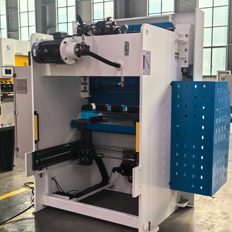 WC67K-80T1600 Hydraulic Press Brake Sheet Bending Machine Servo Motor