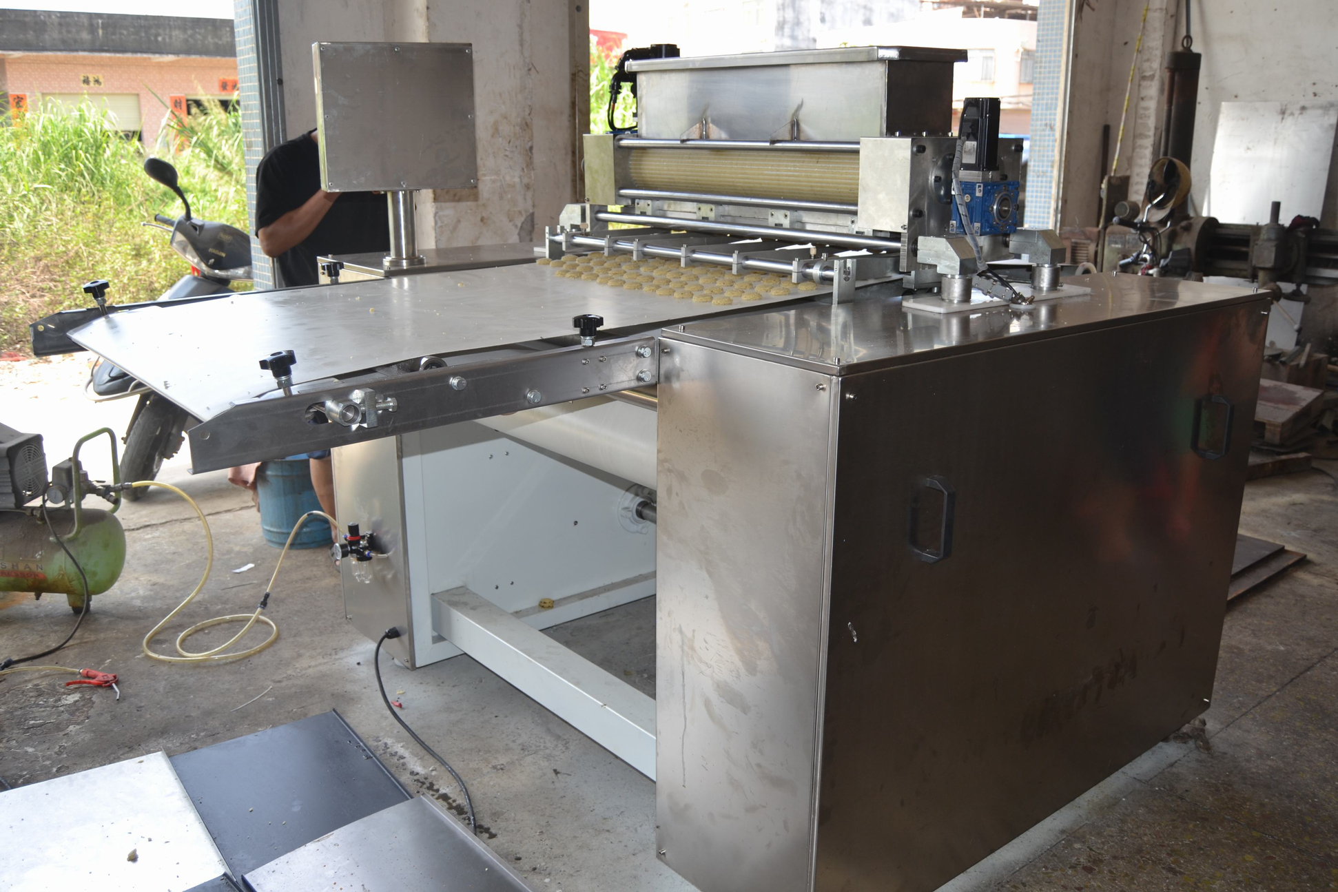 Automatic Small Biscuit Making Machine/Biscuit Making Production Line/Electric Mini Cookie Maker Snack Machines