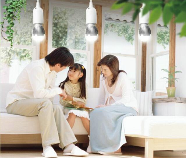 20W Li-ion lithium battery solar home power system with LED 3W bulbs switch cable white and yellow solar energy