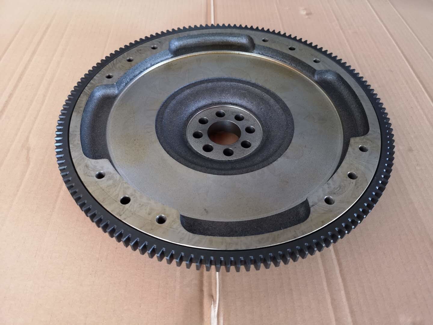 High Precision 20.1 KG ISUZU 4JJ1 Flywheel 8981480632 For NKR / NQR / ELF Light Trucks