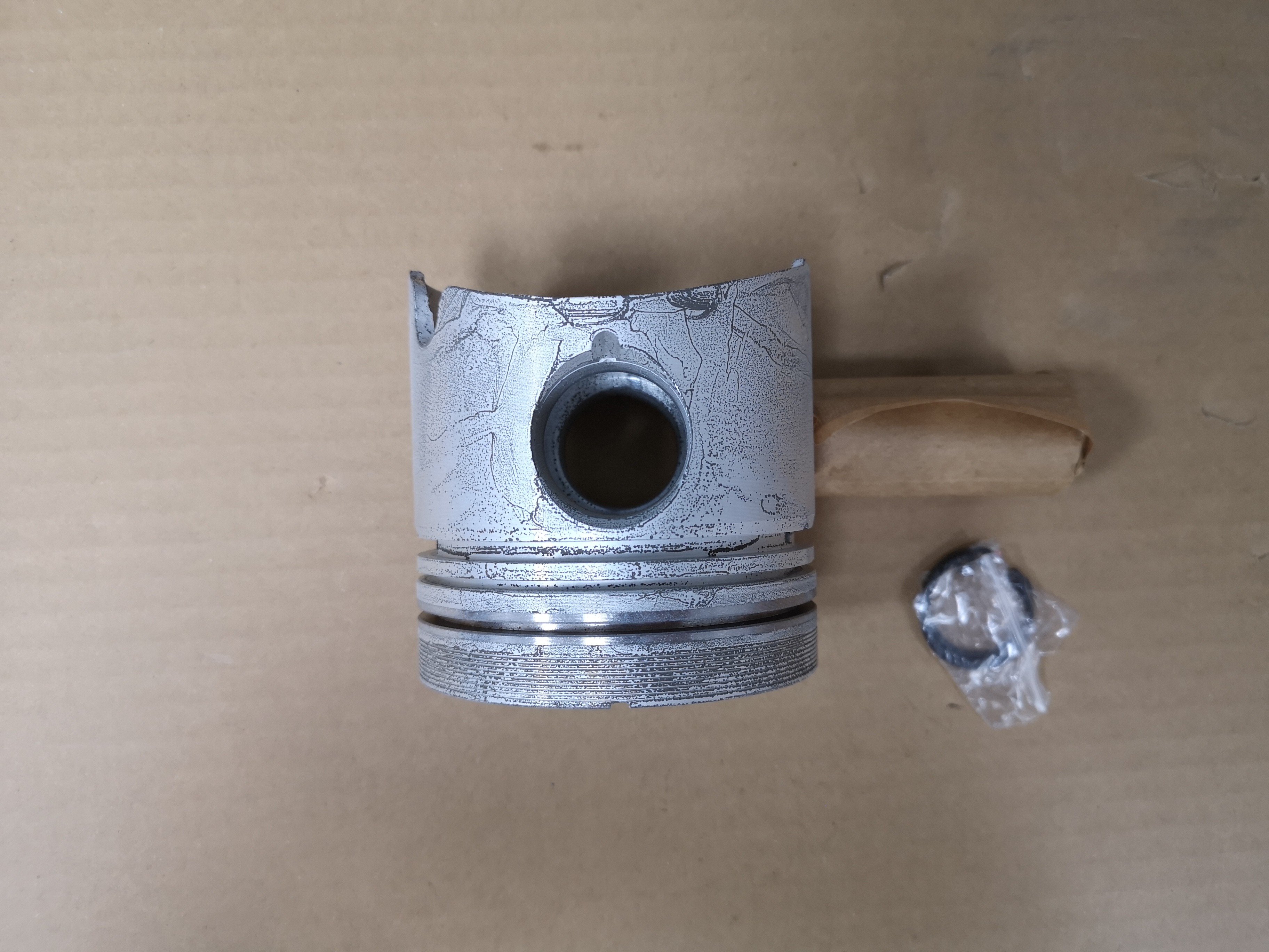 30RMB 8944331770 4JB1 Engine Piston With Pin And Snap Surface Oxidized