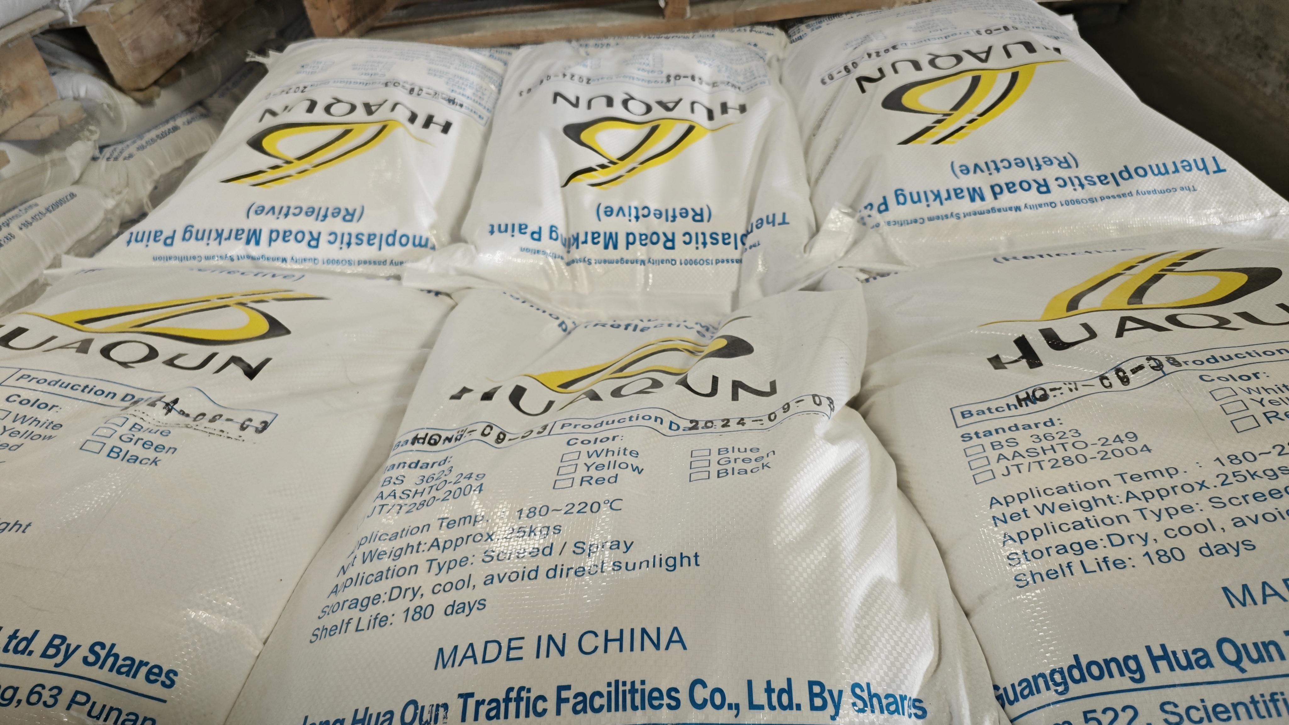Good Durability White And Yellow Thermoplastic Road Marking Paint For Road Marking