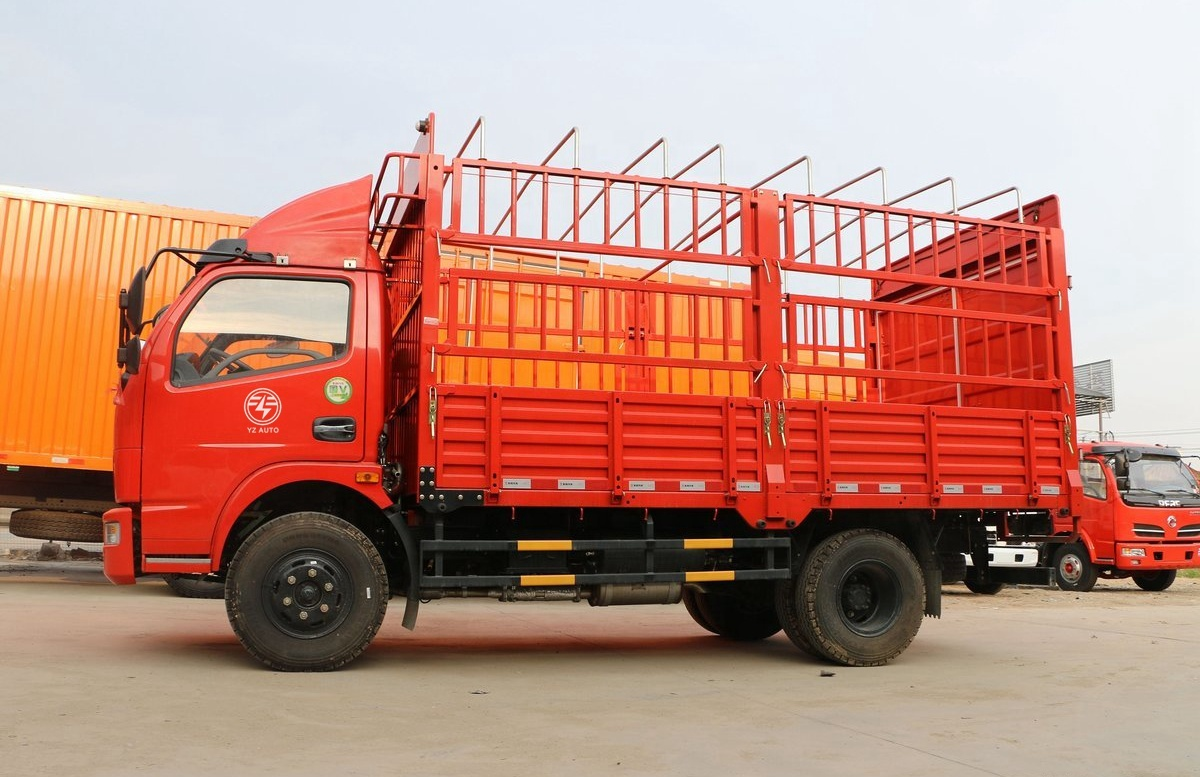 8 Cylinders Diesel Fuel Fence Van Cargo Trucks For Animal Transportation
